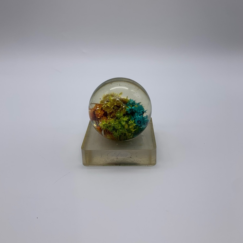Retro 1969 New Designes Original Lucite Acrylic Paper Weight With Flowers USA
